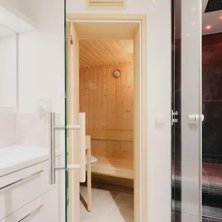 아파트 Awesome In Travemuende With Sauna